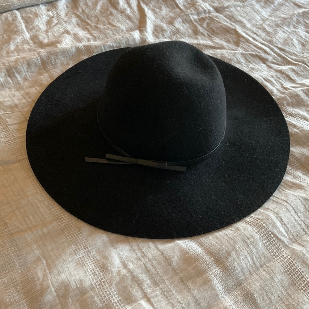Woman’s black hat
